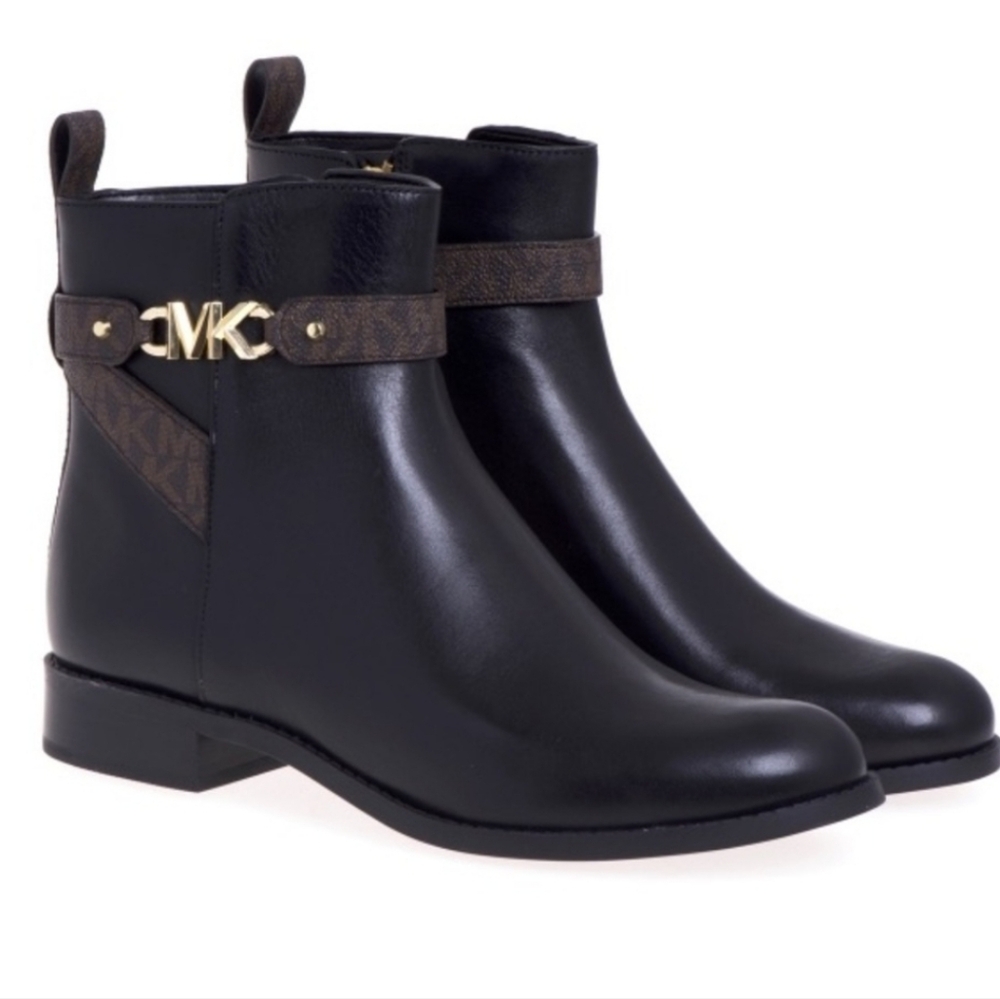 MICHAEL Michael Kors Farrah Leather and Logo Ankle Boot In Black Size 6.5